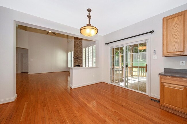 Building Photo - *Open House* 6/20 12-1 PM *