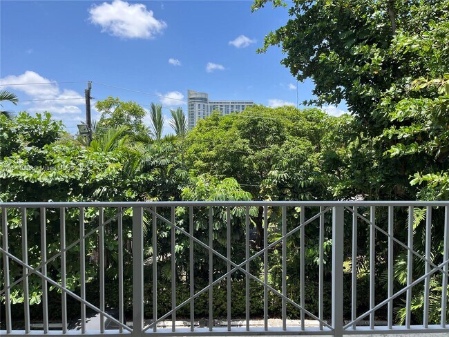 Building Photo - 1824 Brickell Ave