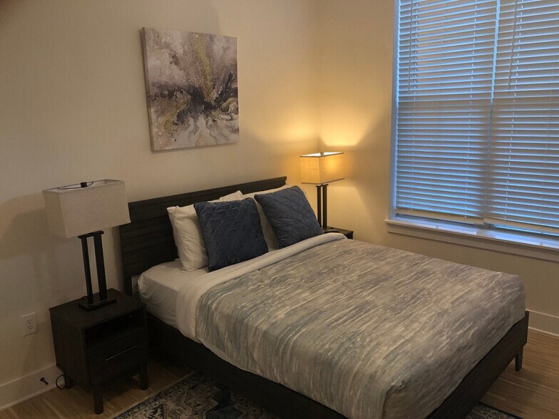 Building Photo - 6915 Endhaven Ln