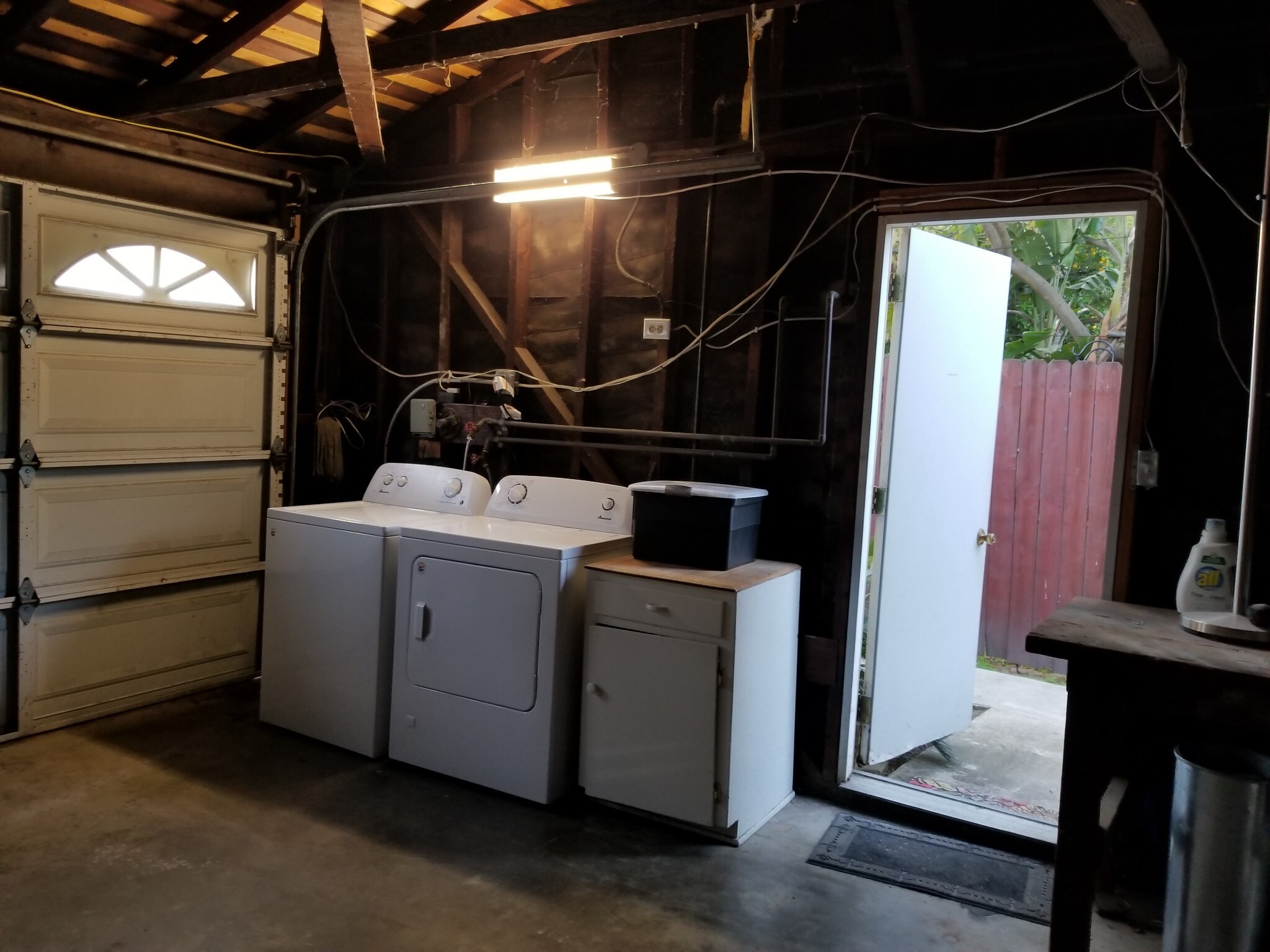 Laundry room / garage - 1914 Granville Ave