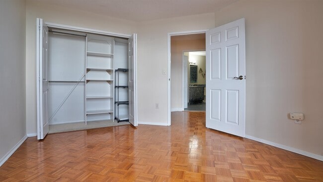 Building Photo - 720 Harmon Cove Tower