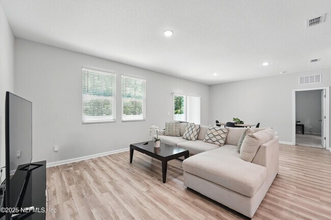 Building Photo - 14656 Macadamia Ln