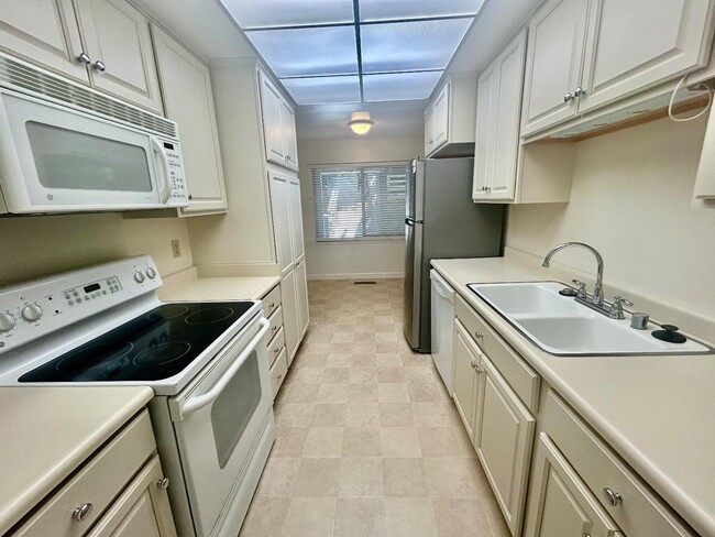 Building Photo - 5138 Cribari Pl