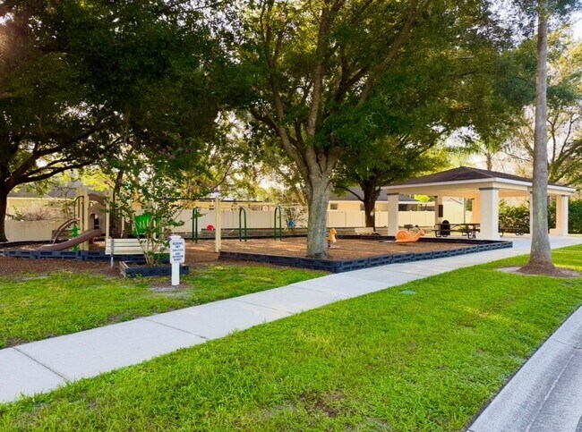 Building Photo - 2498 River Ridge Dr