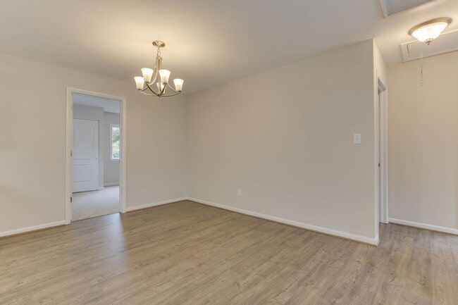 Building Photo - 213 Clemwood Pkwy