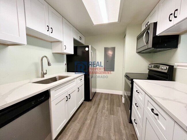 Primary Photo - 920 S Walden Way