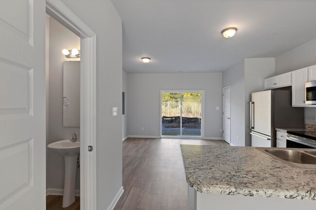 Building Photo - Townhouse For Rent in Holly Ridge