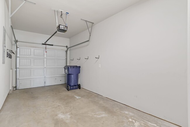 Building Photo - 1444 Channing Dr