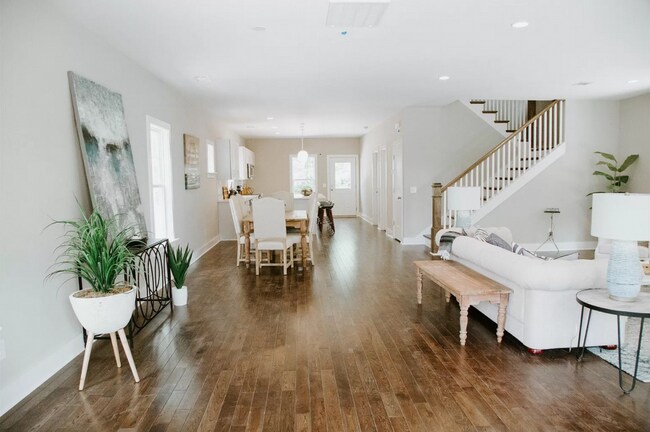 Building Photo - Beautiful 4 bedroom 4 bathroom house in th...