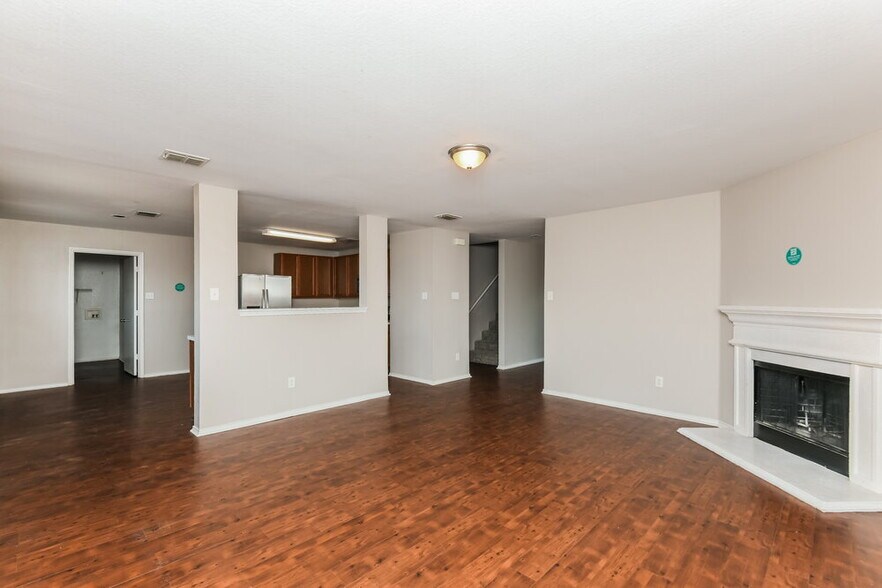 Building Photo - 1101 Maplewood Ln