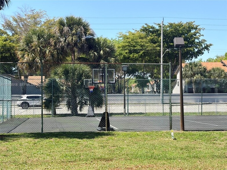 Building Photo - 5720 Rock Island Rd