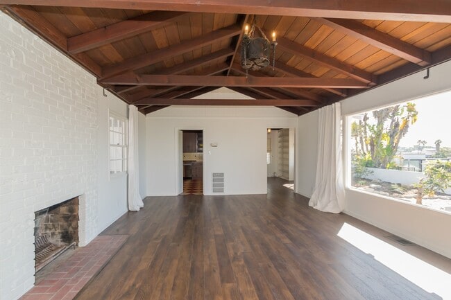 Building Photo - Fully Remodeled Ranch Home with Panoramic ...
