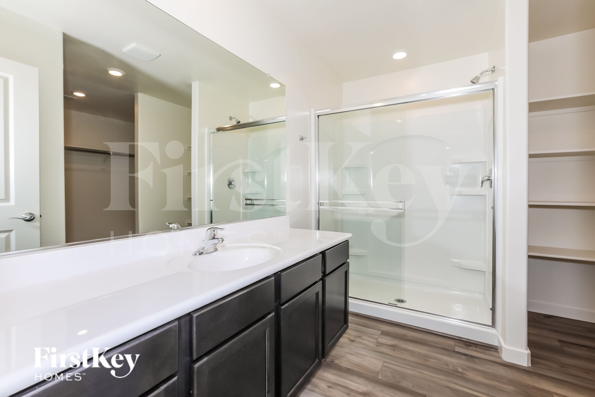 Building Photo - 967 W 20th St