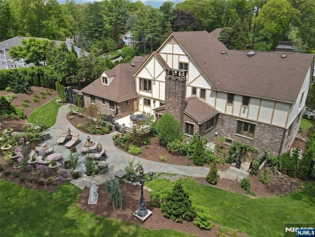 Building Photo - 39 Springhouse Rd