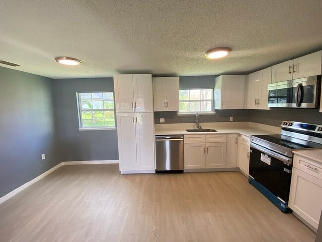 Building Photo - 502 Dunbar Ave