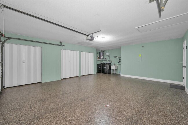 Building Photo - 13005 Club Dr