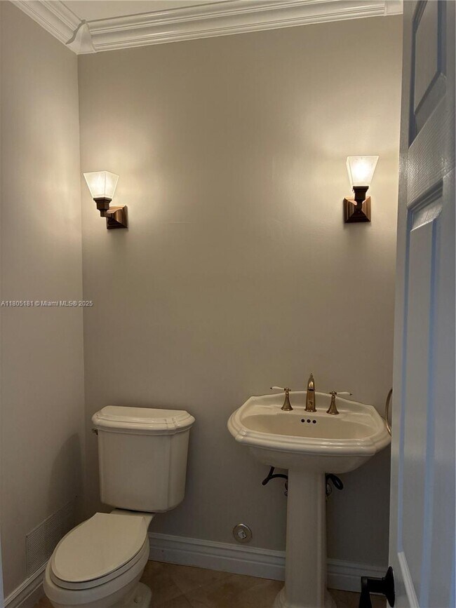 Building Photo - 384 Coconut Cir