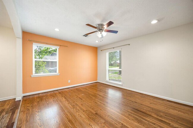 Building Photo - 9762 Tappenbeck Dr