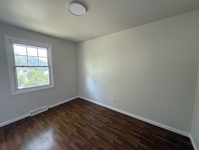 Building Photo - 207 N Central Ave