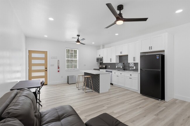 Building Photo - 8209 Richland Dr