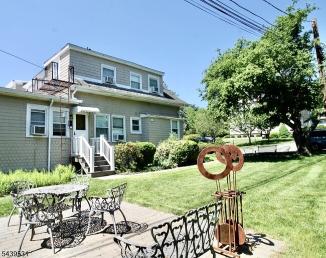 Building Photo - 39 N Mountain Ave