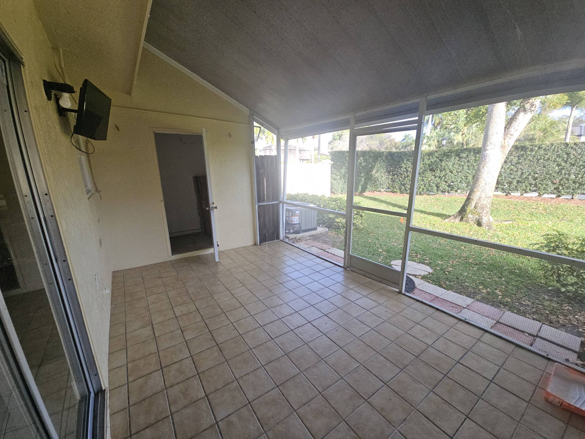 Building Photo - 2925 Belmont Ln