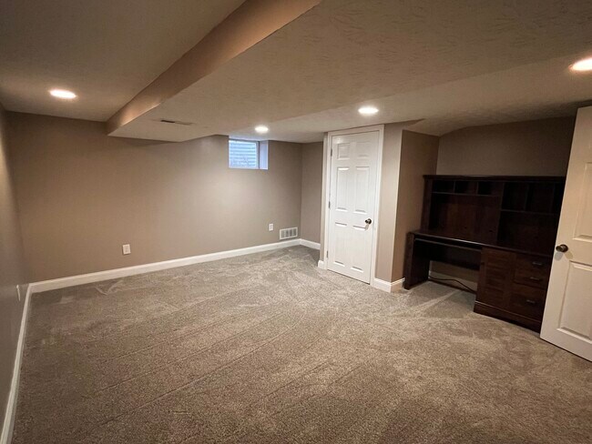 Building Photo - 331 St Andrews Dr