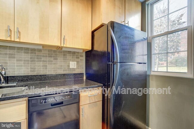 Building Photo - 1909 Key Blvd