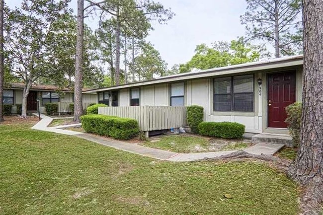 Building Photo - Spring Gate