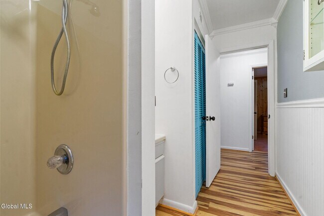 Building Photo - 25A Pine Ln