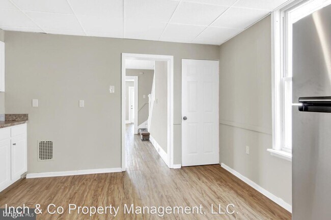 Building Photo - 4 br, 1 bath House - 461 Highland Street W...