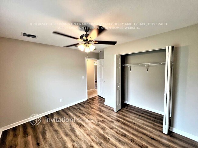 Building Photo - 832 SE Starflower Ave