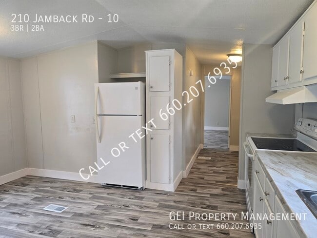 Building Photo - 210 Jamback Rd