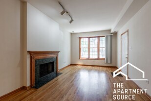 Building Photo - 920 N Paulina St