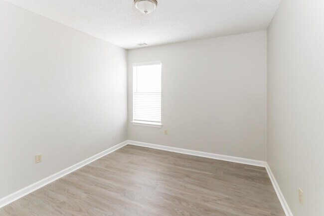 Building Photo - 5553 Mal Cove