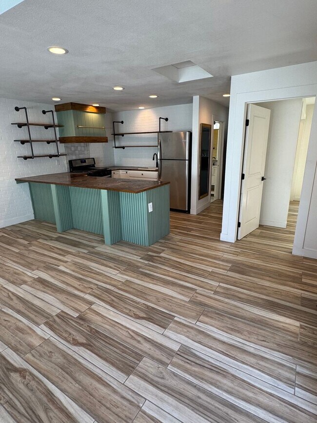 Building Photo - Cozy Carson Back House with Skylights & Washer/Dryer