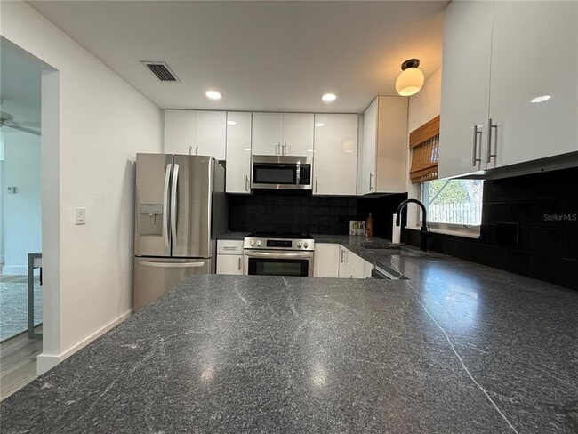 Building Photo - 204 Mindy Dr