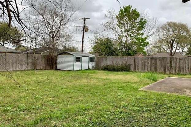 Building Photo - 802 Mary Ann Dr