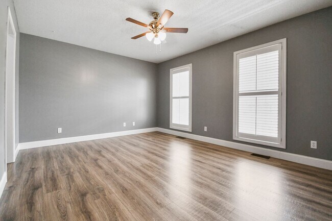 Building Photo - Pet Friendly Three Bedroom with Basement!