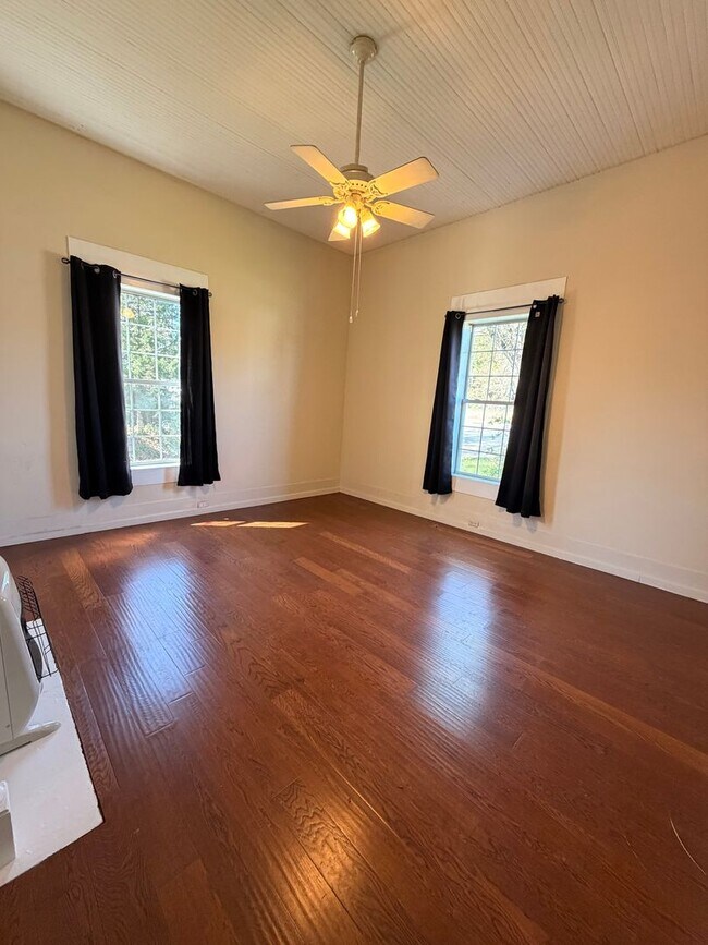 Building Photo - 1300 N Broad St