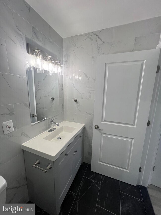 Building Photo - 1611-15 Ridge Ave