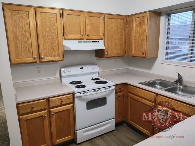 Building Photo - Beautiful Remodeled 4 Bd 2 Bath Home