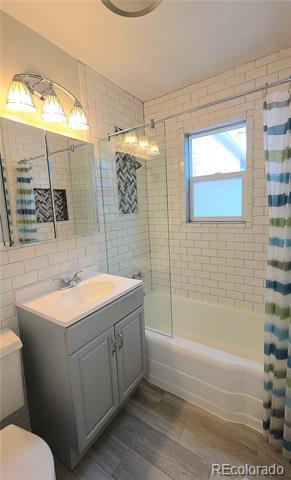 Building Photo - 916 Custer Ave