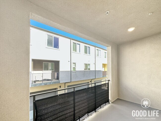 Building Photo - Luxury 3-Level 4BR Home | 1,696 Sq Ft | New Build San Diego Living