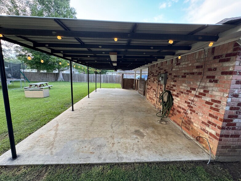 Building Photo - 30551 Oak Crest Rd