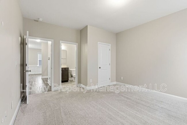 Building Photo - 588 Angel Oak Dr