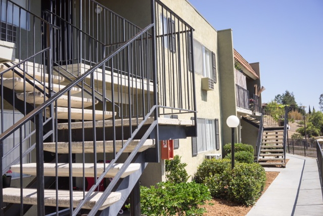 Building Photo - Sunglen Vista