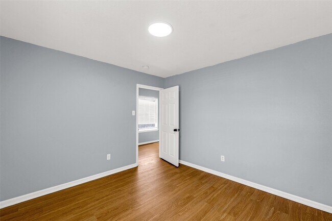 Building Photo - 4640 Knoxville St