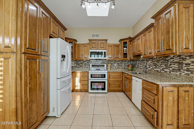 Building Photo - 1281 Amber Morgan Dr