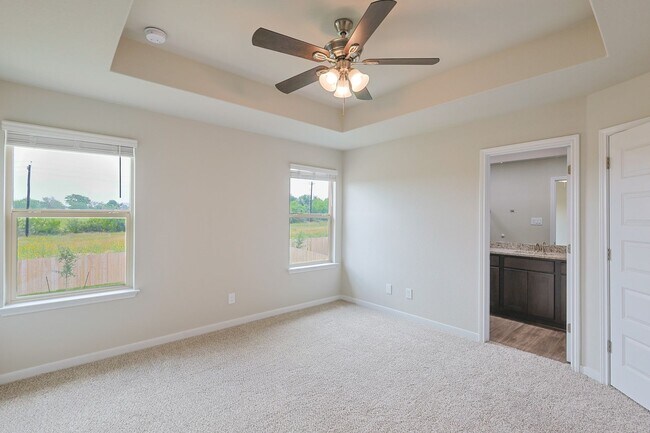Building Photo - Modern Townhouse in New Braunfels